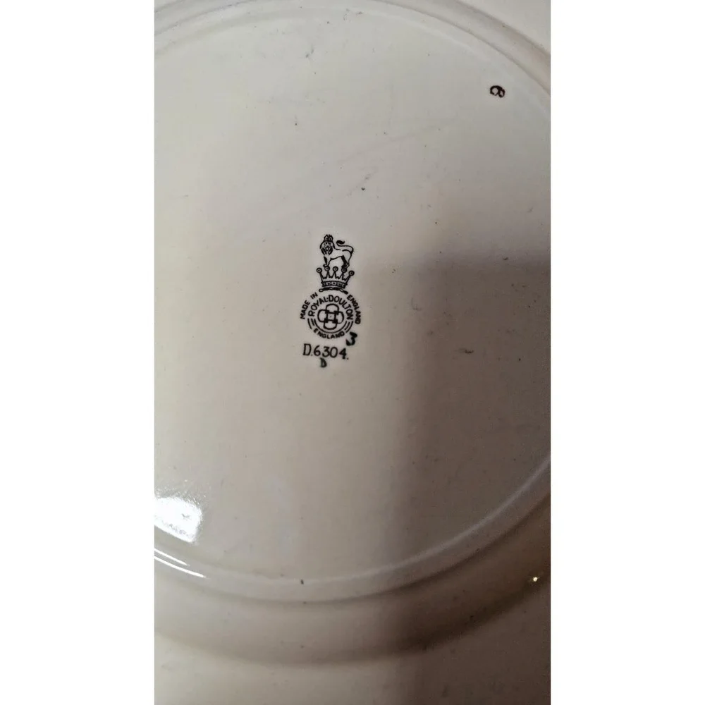 ROYAL DOULTON 10 1/2